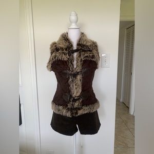 Pre-Owned Body Central Women’s Set Vest & Short Faux Sued Brown Size M
